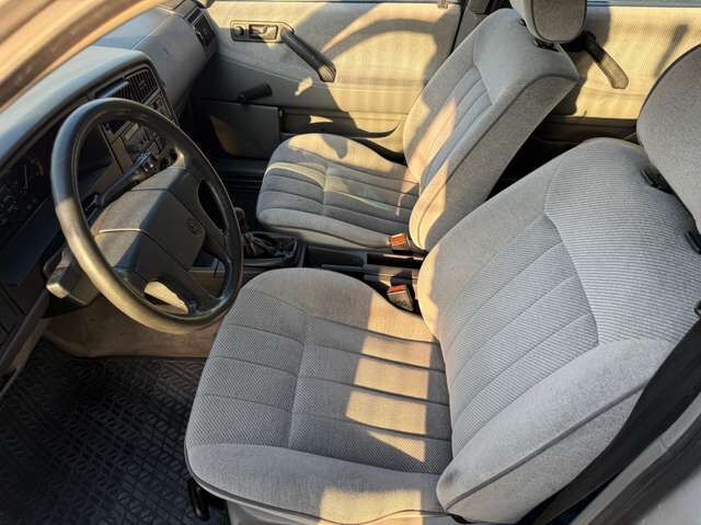 VW Passat Variant 1.8 GL *braucht Arbeit*AHK*eSD*GJ-Reifen*