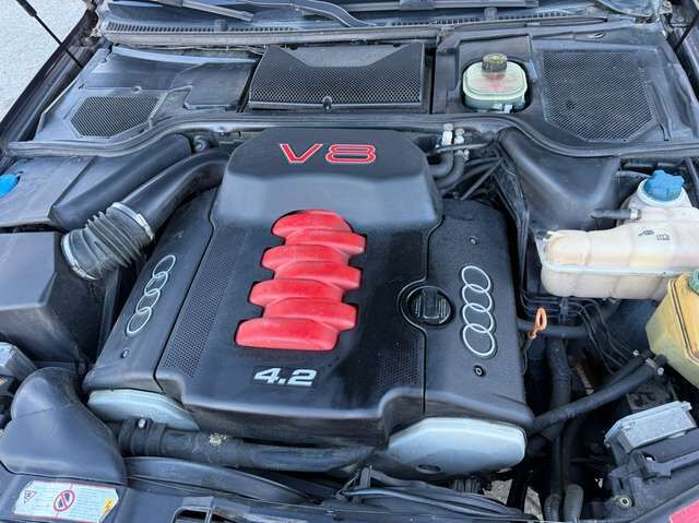 Audi S8 4.2 *6-Gang Schalter*ungepflegt*läuft+fährt*