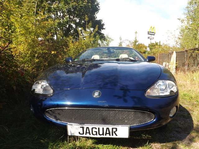 Jaguar XK8 - äußerst attraktiv und technisch perfekt!