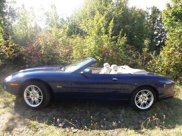 Jaguar XK8 - äußerst attraktiv und technisch perfekt!