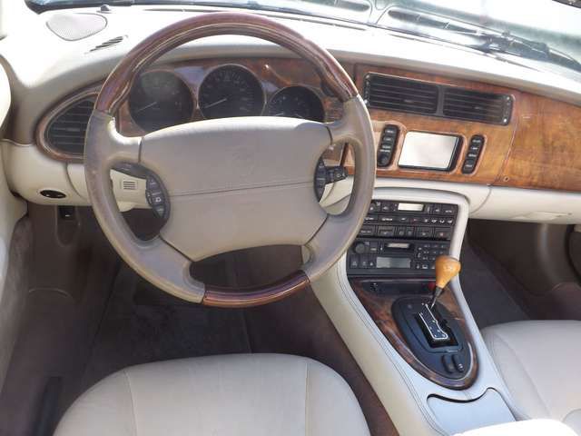 Jaguar XK8 - äußerst attraktiv und technisch perfekt!