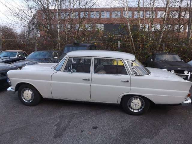 Mercedes-Benz 200 D- gut, günstig und zuverlässig!