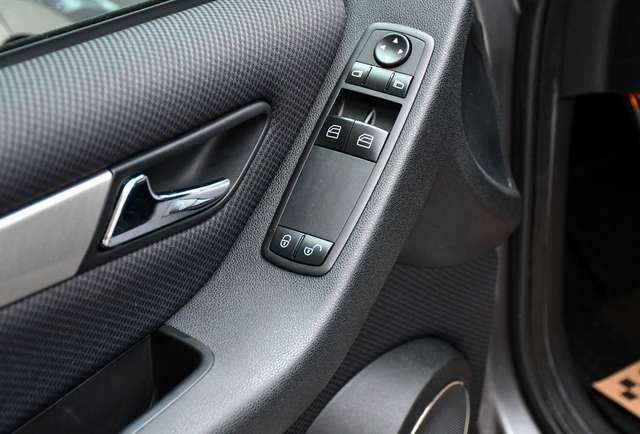 MERCEDES-BENZ B200 Automatik Sportpaket Navi Bi-Xenon Tempomat Ansicht 5 für Fahrzeugdetailseite