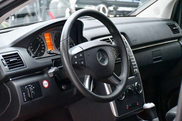 MERCEDES-BENZ B200 Automatik Sportpaket Navi Bi-Xenon Tempomat Ansicht 7 für Fahrzeugdetailseite