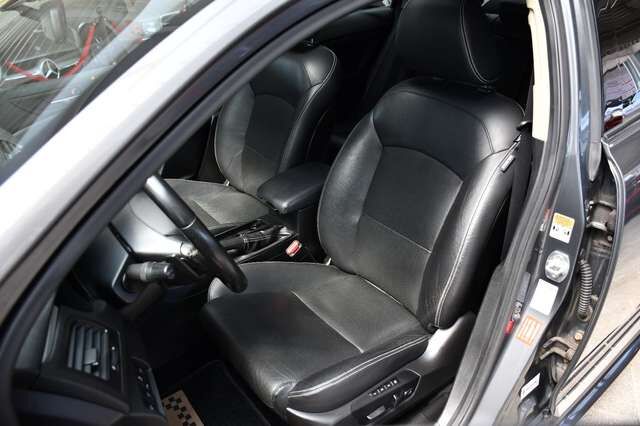 SUZUKI kizashi Sport 4x4 Aut Sport-Design Leder Xenon Ansicht 10 für Fahrzeugdetailseite