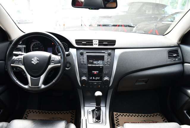 SUZUKI kizashi Sport 4x4 Aut Sport-Design Leder Xenon Ansicht 17 für Fahrzeugdetailseite