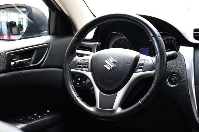 SUZUKI kizashi Sport 4x4 Aut Sport-Design Leder Xenon Ansicht 18 für Fahrzeugdetailseite