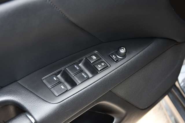 SUZUKI kizashi Sport 4x4 Aut Sport-Design Leder Xenon Ansicht 8 für Fahrzeugdetailseite