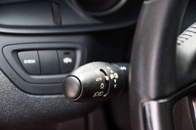 CITROEN C5 Lim. Selection PDC BT Navi Shz 1. Hand Ansicht 15 für Fahrzeugdetailseite