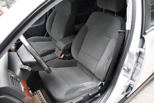 OPEL Vectra Caravan 2.2 Elegance Automatik 1.Hand Ansicht 10 für Fahrzeugdetailseite