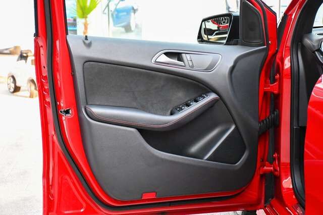 MERCEDES-BENZ B220 d 4Matic AMG-Line Night-Paket 1.Hand Ansicht 7 für Fahrzeugdetailseite