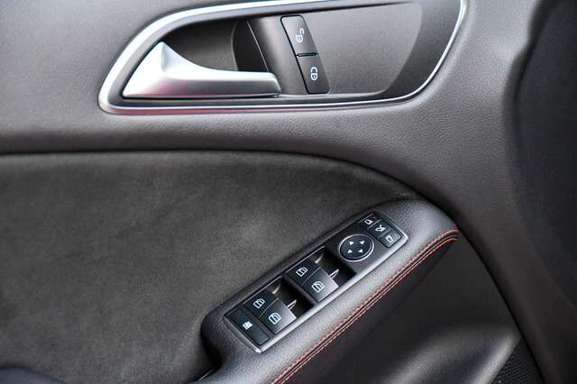 MERCEDES-BENZ B220 d 4Matic AMG-Line Night-Paket 1.Hand Ansicht 8 für Fahrzeugdetailseite