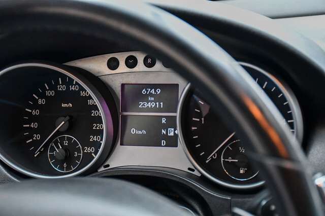 MERCEDES-BENZ ML 350 ML 300 CDI  7G BlueEfficiency 4Matic Sport-Paket Ansicht 12 für Fahrzeugdetailseite