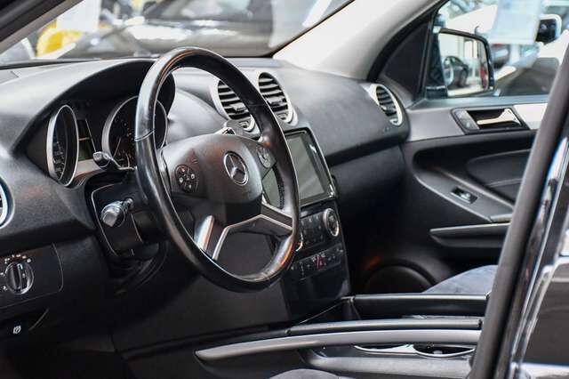 MERCEDES-BENZ ML 350 ML 300 CDI  7G BlueEfficiency 4Matic Sport-Paket Ansicht 19 für Fahrzeugdetailseite
