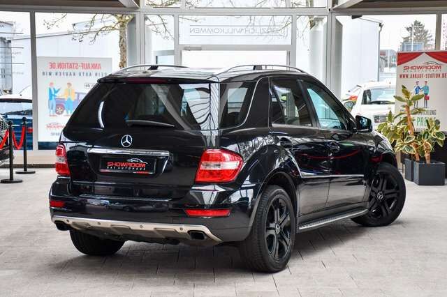 MERCEDES-BENZ ML 350 ML 300 CDI  7G BlueEfficiency 4Matic Sport-Paket Ansicht 2 für Fahrzeugdetailseite