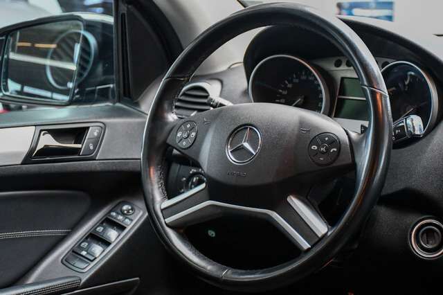 MERCEDES-BENZ ML 350 ML 300 CDI  7G BlueEfficiency 4Matic Sport-Paket Ansicht 22 für Fahrzeugdetailseite