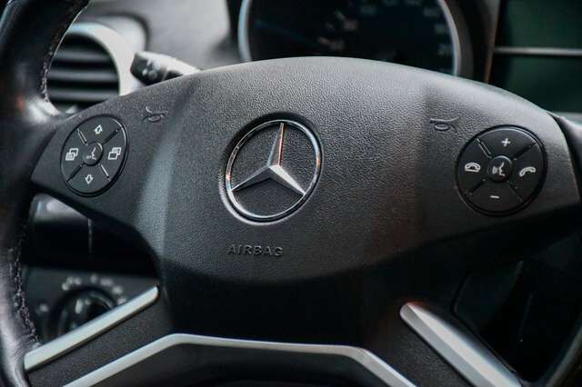 MERCEDES-BENZ ML 350 ML 300 CDI  7G BlueEfficiency 4Matic Sport-Paket Ansicht 23 für Fahrzeugdetailseite