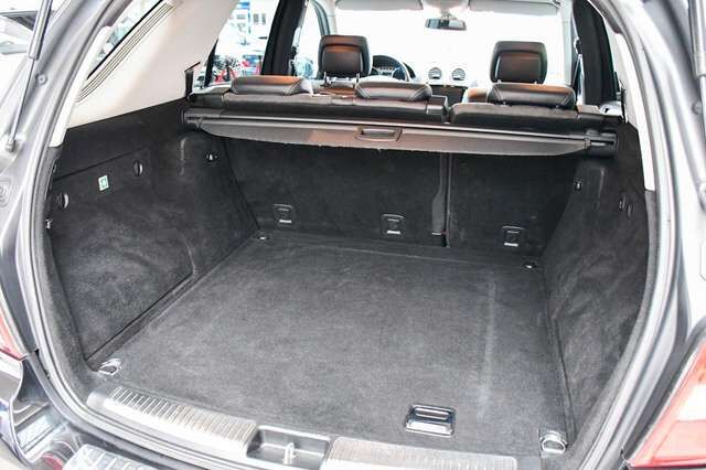 MERCEDES-BENZ ML 350 ML 300 CDI  7G BlueEfficiency 4Matic Sport-Paket Ansicht 29 für Fahrzeugdetailseite