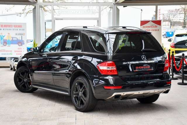 MERCEDES-BENZ ML 350 ML 300 CDI  7G BlueEfficiency 4Matic Sport-Paket Ansicht 4 für Fahrzeugdetailseite