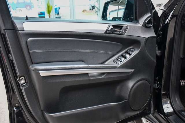MERCEDES-BENZ ML 350 ML 300 CDI  7G BlueEfficiency 4Matic Sport-Paket Ansicht 7 für Fahrzeugdetailseite