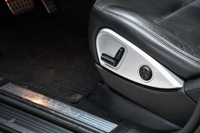 MERCEDES-BENZ ML 350 ML 300 CDI  7G BlueEfficiency 4Matic Sport-Paket Ansicht 9 für Fahrzeugdetailseite