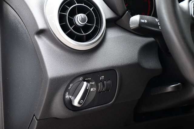 AUDI A1 attraction Sportfahrwerk Sportsitz BOSE Xenon Ansicht 10 für Fahrzeugdetailseite