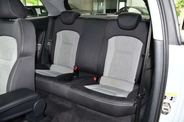 AUDI A1 attraction Sportfahrwerk Sportsitz BOSE Xenon Ansicht 13 für Fahrzeugdetailseite