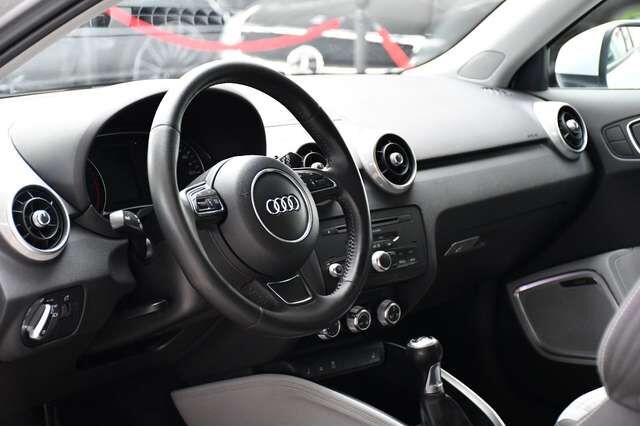 AUDI A1 attraction Sportfahrwerk Sportsitz BOSE Xenon Ansicht 15 für Fahrzeugdetailseite