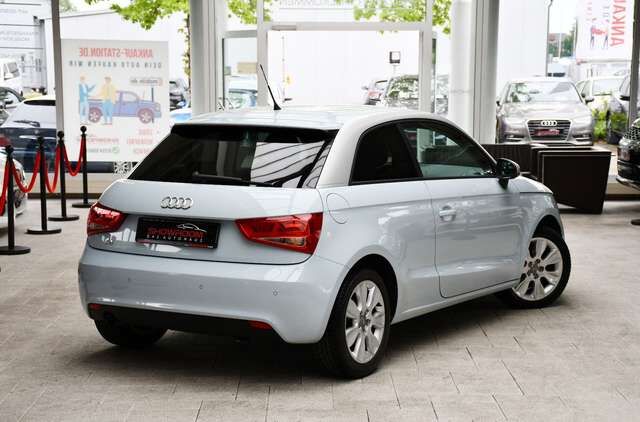 AUDI A1 attraction Sportfahrwerk Sportsitz BOSE Xenon Ansicht 2 für Fahrzeugdetailseite