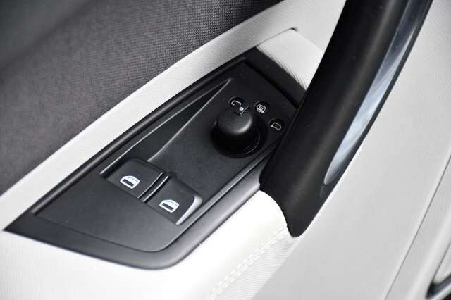 AUDI A1 attraction Sportfahrwerk Sportsitz BOSE Xenon Ansicht 8 für Fahrzeugdetailseite