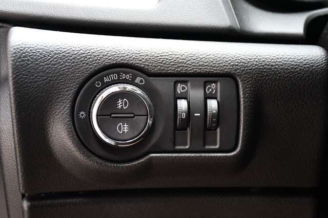 OPEL Astra J Limo Active Automatik Tempomat Shz PDC Ansicht 7 für Fahrzeugdetailseite