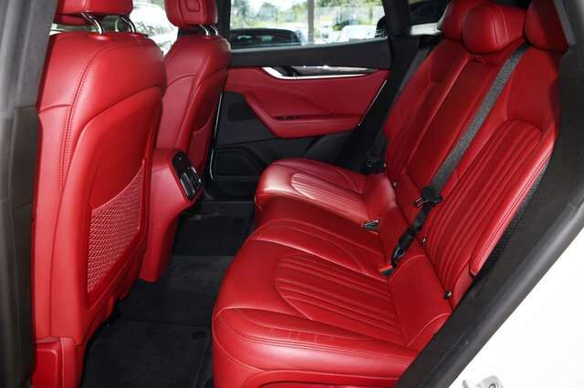 MASERATI Levante 3.0 V6 Q4 Carbon Alcantara 360° ACC Ansicht 11 für Fahrzeugdetailseite
