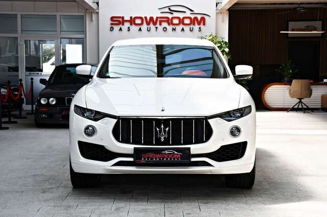 MASERATI Levante 3.0 V6 Q4 Carbon Alcantara 360° ACC Ansicht 5 für Fahrzeugdetailseite