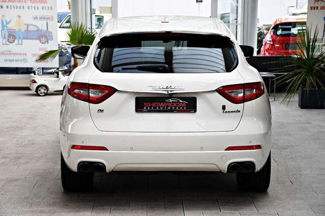 MASERATI Levante 3.0 V6 Q4 Carbon Alcantara 360° ACC Ansicht 6 für Fahrzeugdetailseite