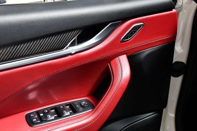 MASERATI Levante 3.0 V6 Q4 Carbon Alcantara 360° ACC Ansicht 7 für Fahrzeugdetailseite
