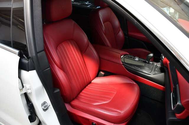 MASERATI Levante 3.0 V6 Q4 Carbon Alcantara 360° ACC Ansicht 9 für Fahrzeugdetailseite