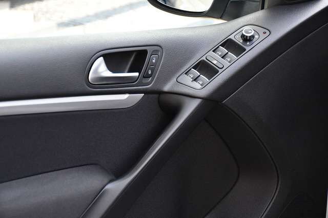 VW Tiguan Sport & Style BMT Navi PDC Shz Ahk Ansicht 7 für Fahrzeugdetailseite