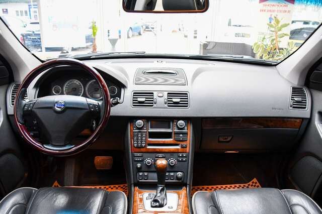VOLVO XC90 D5 Executive Allrad Leder Xenon Ahk 1.Hand Ansicht 16 für Fahrzeugdetailseite