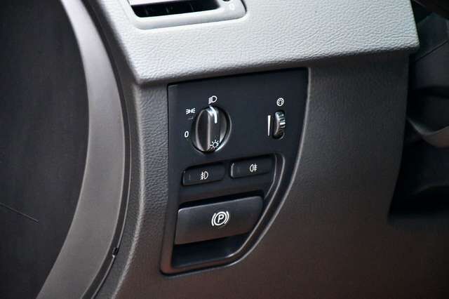VOLVO XC90 D5 Executive Allrad Leder Xenon Ahk 1.Hand Ansicht 9 für Fahrzeugdetailseite