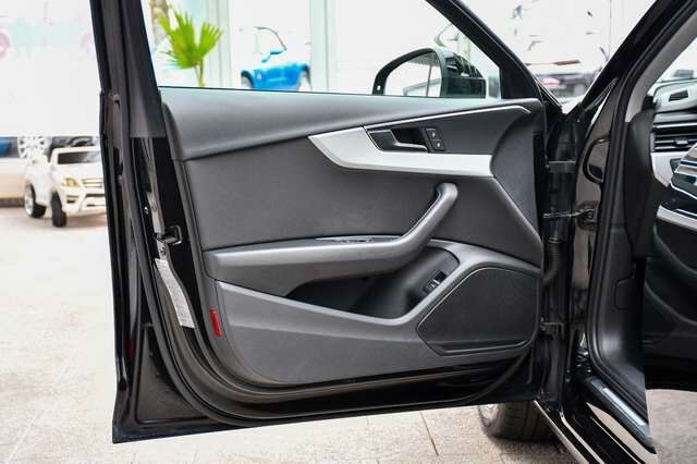 AUDI A4 Avant Sport Ultra S-line Aut. Led 3x Isofix Ansicht 7 für Fahrzeugdetailseite