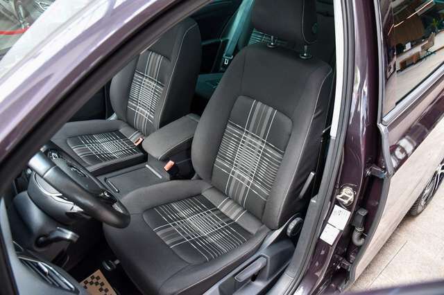 VW Golf Sportsvan VII Lounge DSG Pano BT Shz Ansicht 10 für Fahrzeugdetailseite