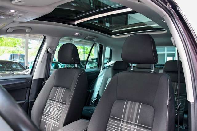 VW Golf Sportsvan VII Lounge DSG Pano BT Shz Ansicht 11 für Fahrzeugdetailseite