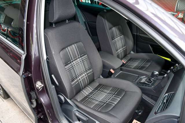 VW Golf Sportsvan VII Lounge DSG Pano BT Shz Ansicht 12 für Fahrzeugdetailseite