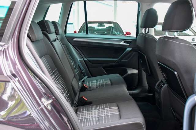 VW Golf Sportsvan VII Lounge DSG Pano BT Shz Ansicht 15 für Fahrzeugdetailseite