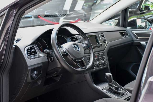 VW Golf Sportsvan VII Lounge DSG Pano BT Shz Ansicht 16 für Fahrzeugdetailseite