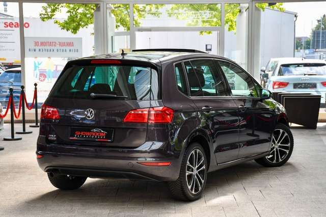VW Golf Sportsvan VII Lounge DSG Pano BT Shz Ansicht 2 für Fahrzeugdetailseite