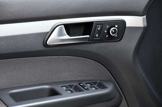 VW Touran Style Kamera PDC Spurhalteass Shz 1.Hand Ansicht 7 für Fahrzeugdetailseite