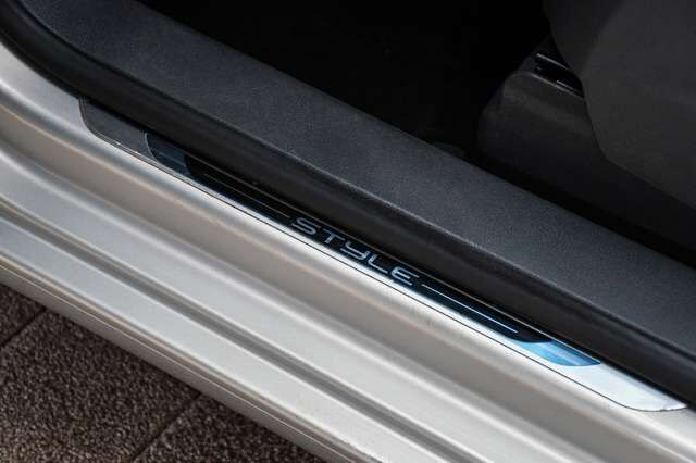 VW Touran Style Kamera PDC Spurhalteass Shz 1.Hand Ansicht 9 für Fahrzeugdetailseite