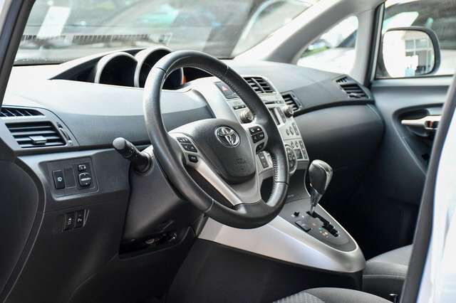 TOYOTA Verso Executive Automatik Kamera 7Sitzer 1.Hand Ansicht 17 für Fahrzeugdetailseite