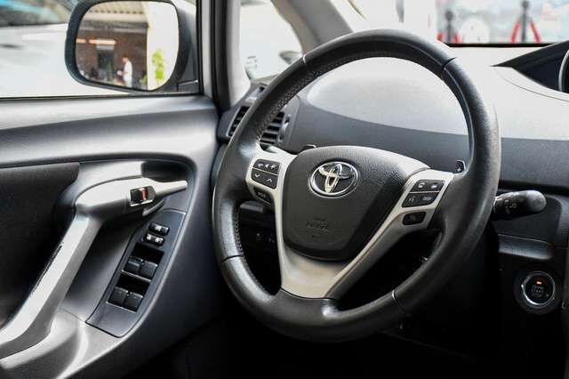 TOYOTA Verso Executive Automatik Kamera 7Sitzer 1.Hand Ansicht 20 für Fahrzeugdetailseite
